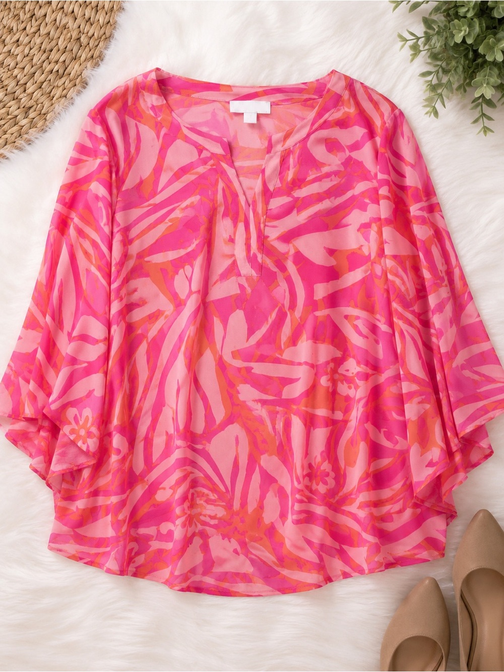 🧡💗Belle by Kim Gravel Pink Abstract Flutter Sleeve Blouse Poncho Size Medium🧡💗